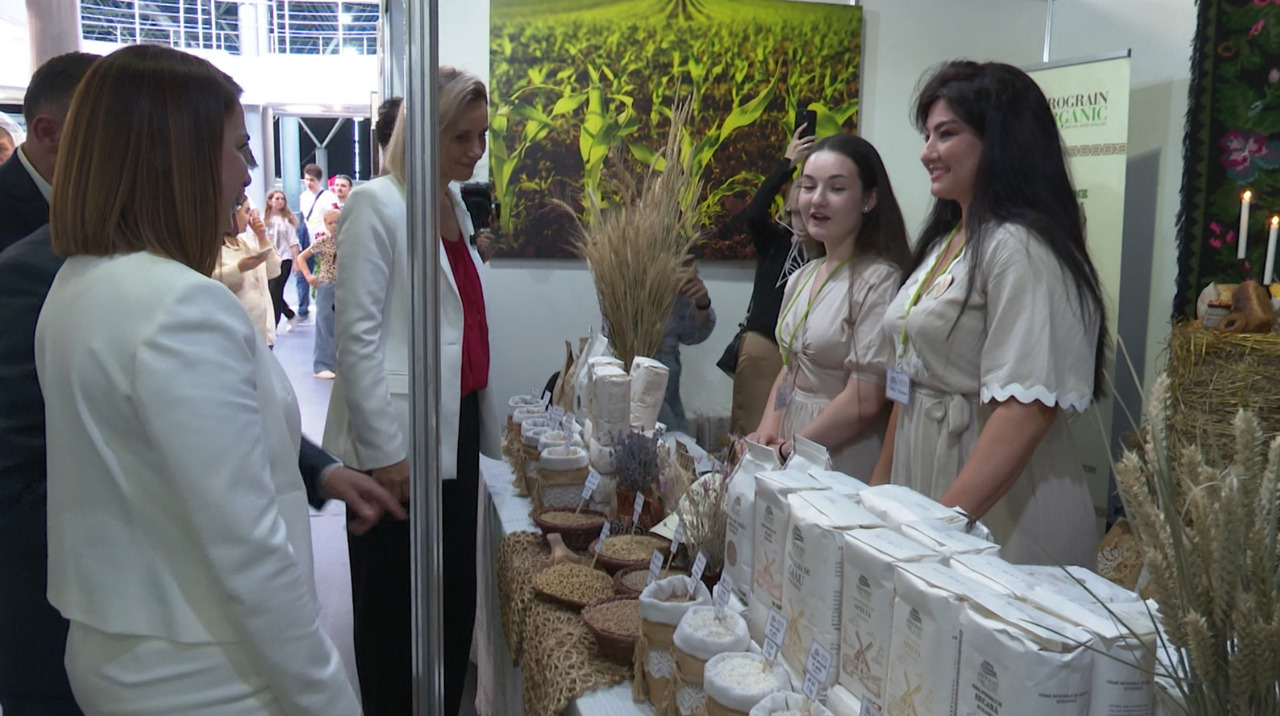 Premieră pentru producătorii locali: expoziția „Produs autohton” a adunat sute de participanți