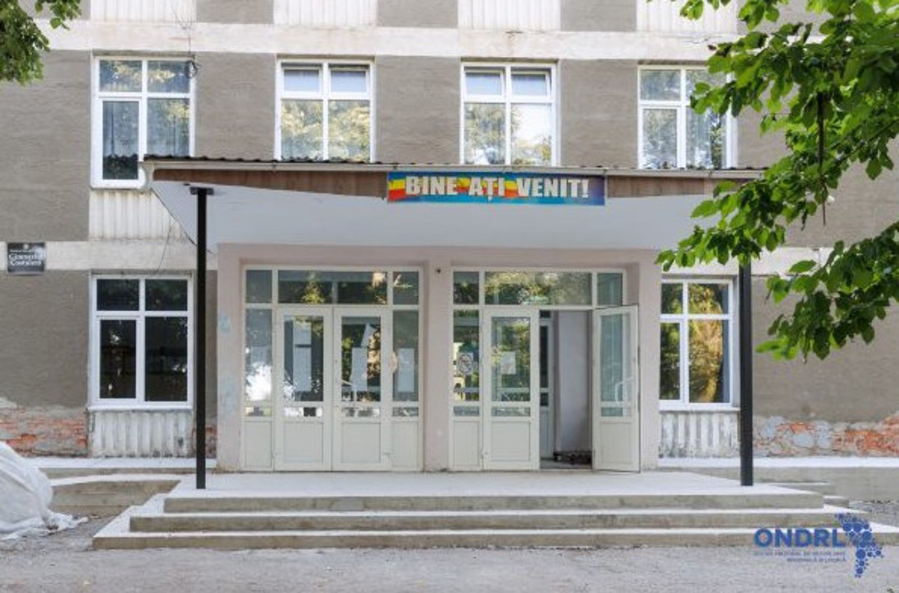 Gimnaziul din Costuleni, termoizolat: „Acum intrăm într-o școală caldă, modernă și luminoasă”