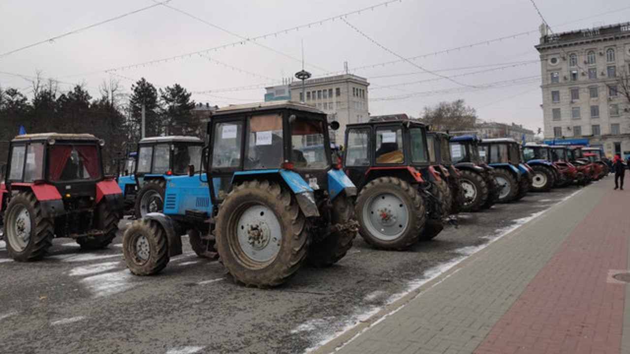 Фермеры объявляют массовую акцию протеста в столице после встречи с премьер-министром Дорином Речаном