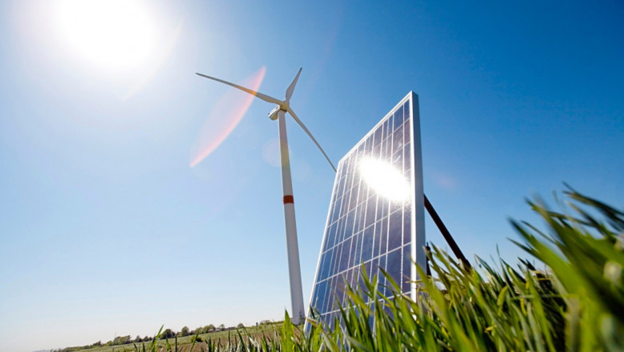 Energia regenerabilă ar putea să înlocuiască electricitatea produsă din gaze rusești, estimează Ministerul Energiei