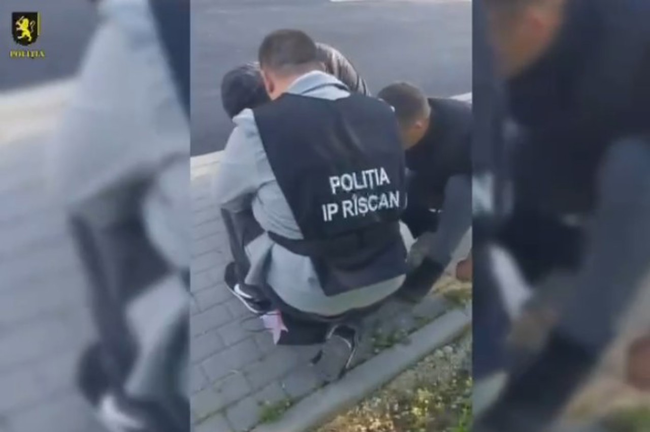 Doi tineri din Chișinău, reținuți pentru escrocherie. Ar fi convins o femeie din Râșcani să transmită peste un milion de lei