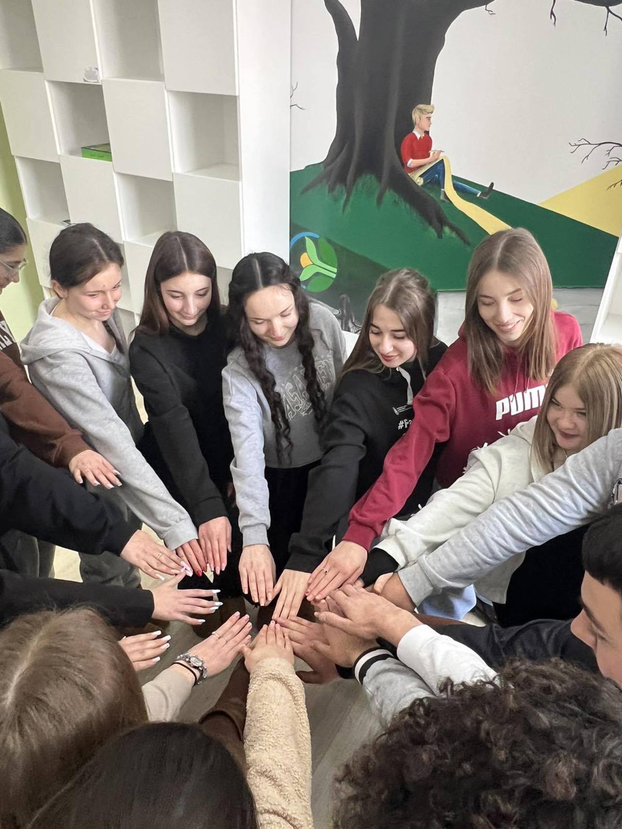 Educație de la egal la egal: Tinerii își dezvoltă abilitățile de viață și cresc șansele de angajare 