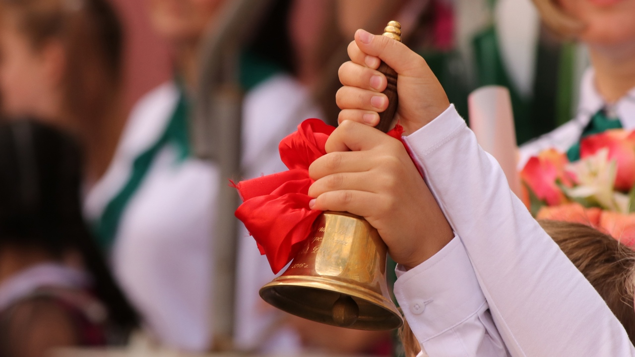 MEC: Școlile care organizează ultimul sunet pe 30 mai pot decide individual ora festivității