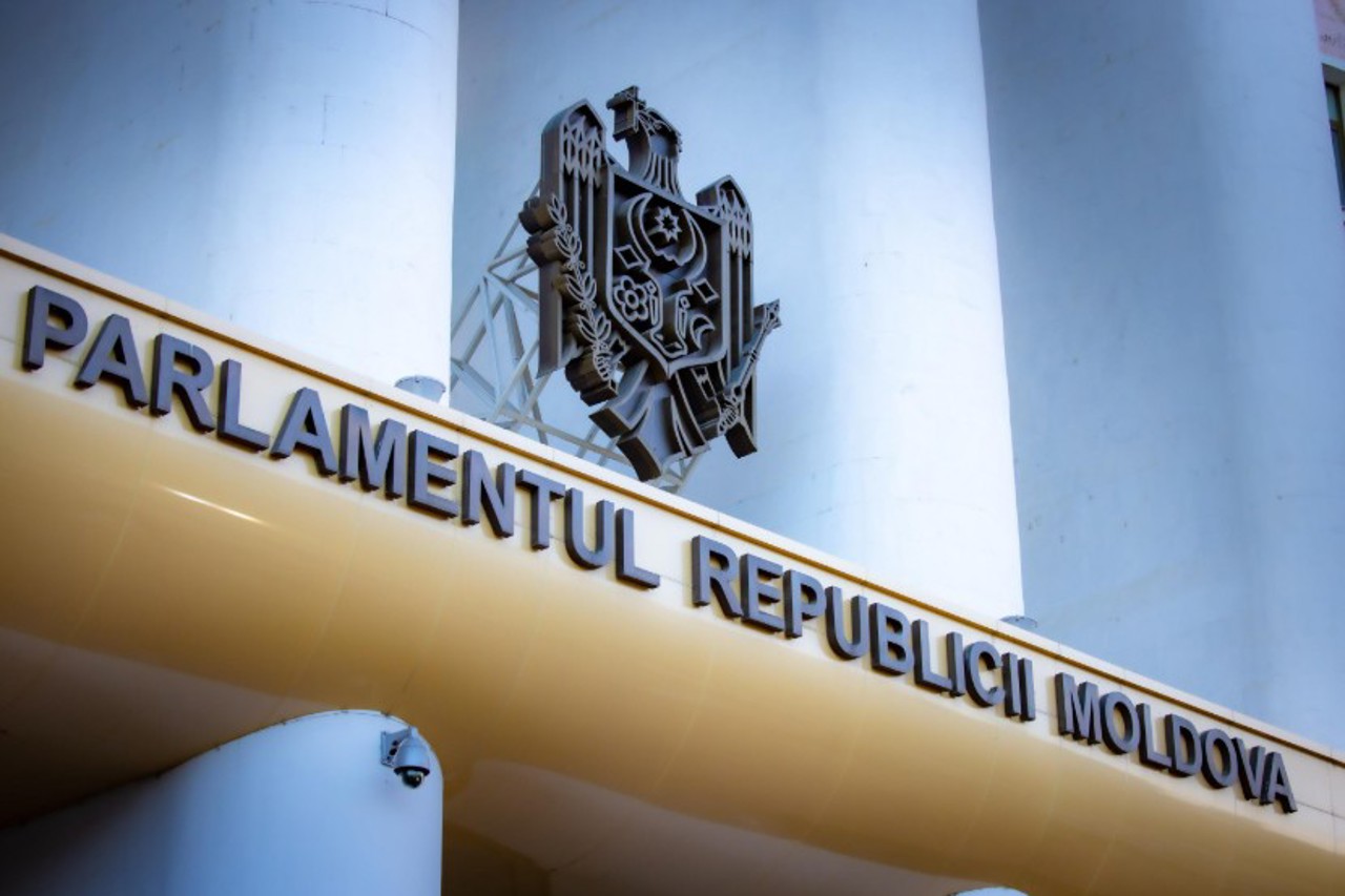 Sesiune extraordinară a Parlamentului la Chișinău: Modificări la Codul electoral și cel parlamentar, pe masa deputaților