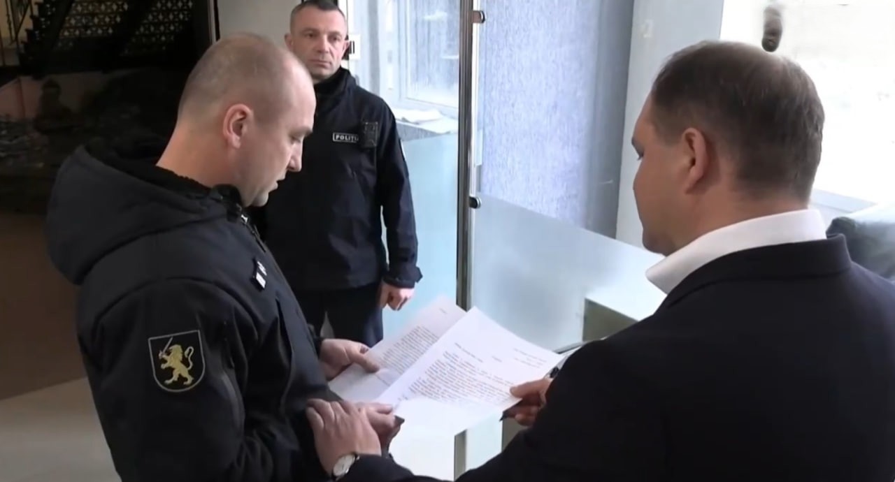 „Nu intenționează să coopereze”: Primarul Ceban s-a prezentat la Poliție, dar a refuzat să-și susțină acuzațiile lansate în ajun