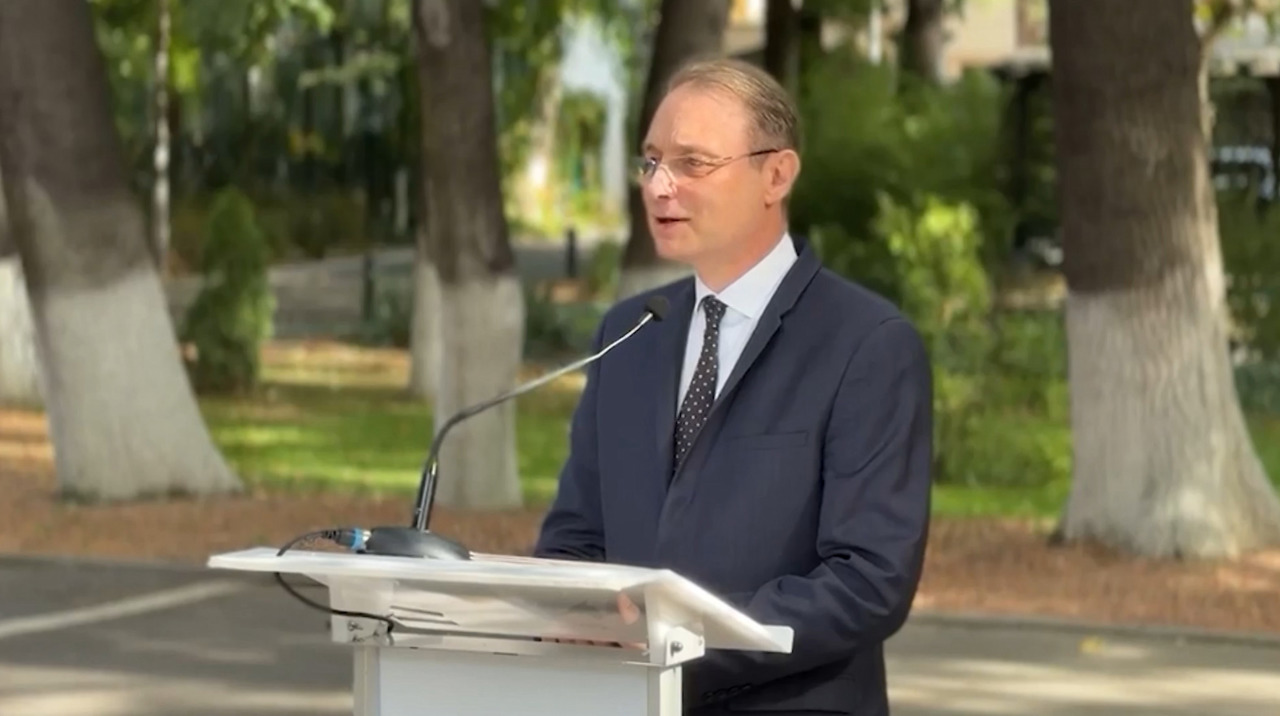 Guvernul Niculescu, în negocieri: PSD cere schimbarea direcției economice, PNL nu vrea guvernare cu social-democrații