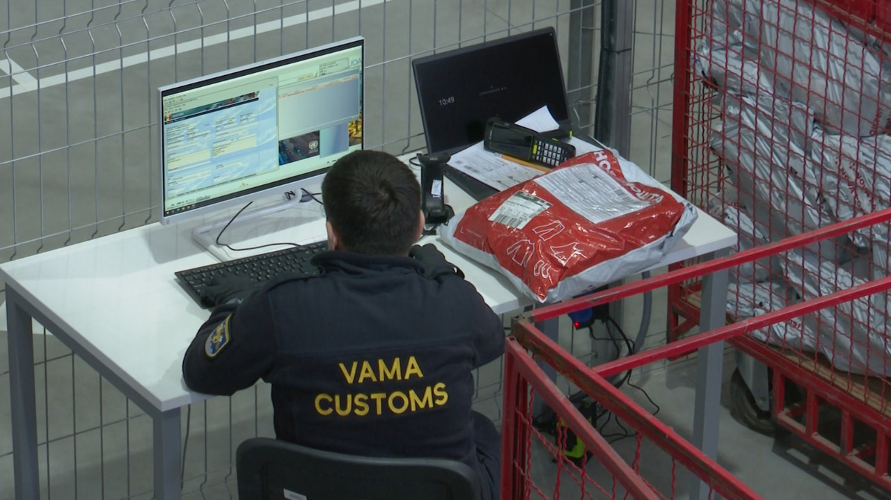 Boom-ul comerțului online sporește riscurile de contrabandă: Cum verifică inspectorii vamali milioanele de colete intrate în țară
