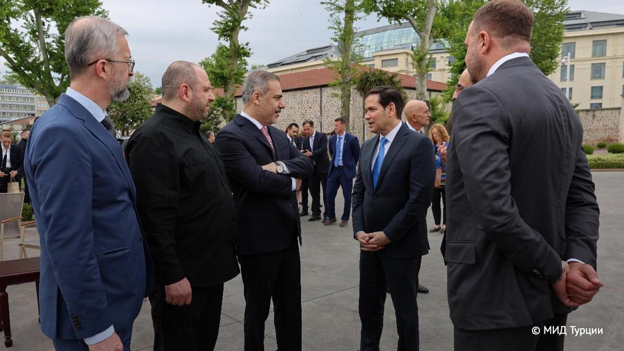 Rusia și Ucraina au reluat astăzi negocierile de pace. Șeful delegației ruse a discutat cu un reprezentant al SUA înainte de începerea tratativelor
