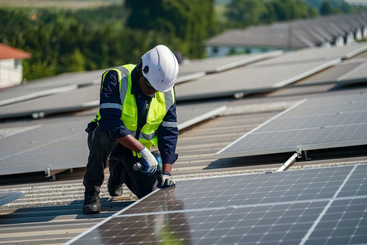 Cursurile pentru meseria de instalator al sistemelor fotovoltaice durează șase luni pentru adulți: Certificate recunoscute în Europa 