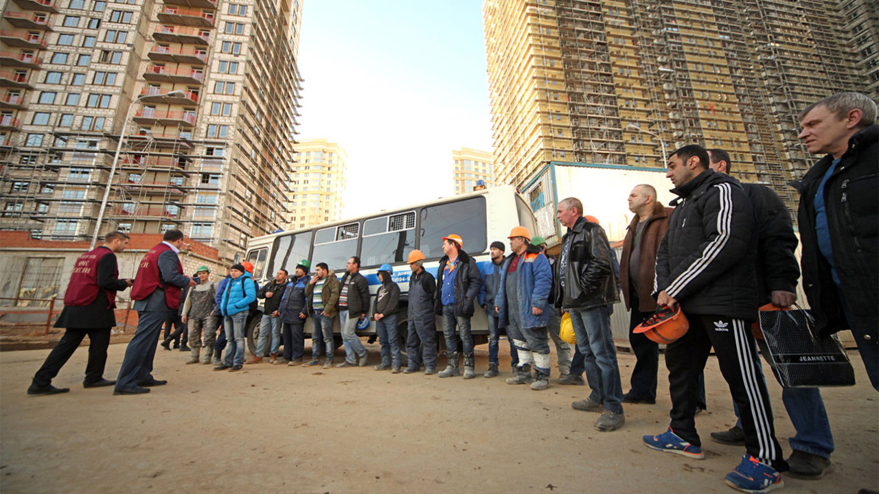 Rusia înăsprește politica migrațională: „a venit – a câștigat – a plecat”