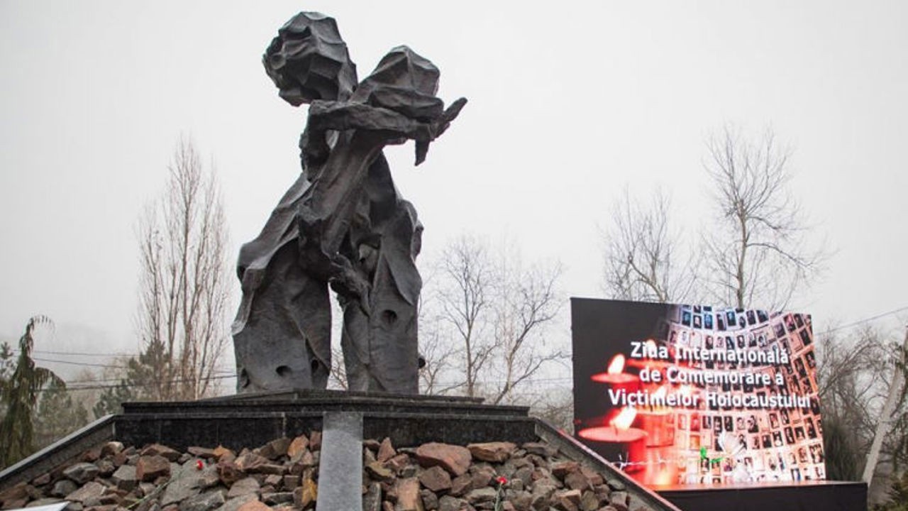 Școlile din R. Moldova, îndemnate să aprindă lumânări în memoria victimelor Holocaustului