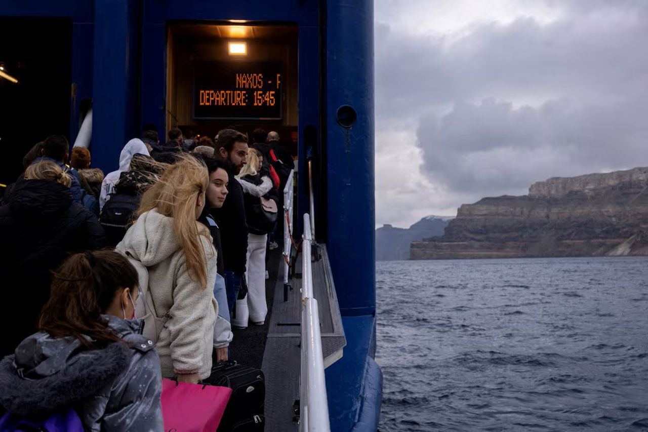 Grecia declară stare de urgență pe insula Santorini din cauza cutremurelor