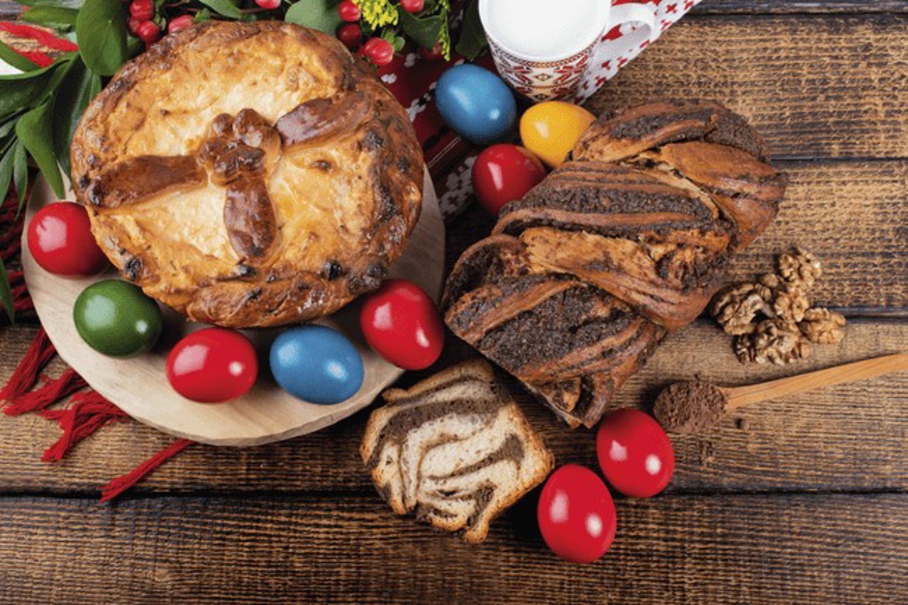 Pregătirile de Paști, în toi: Gospodinele au copt pască și au vopsit ouăle