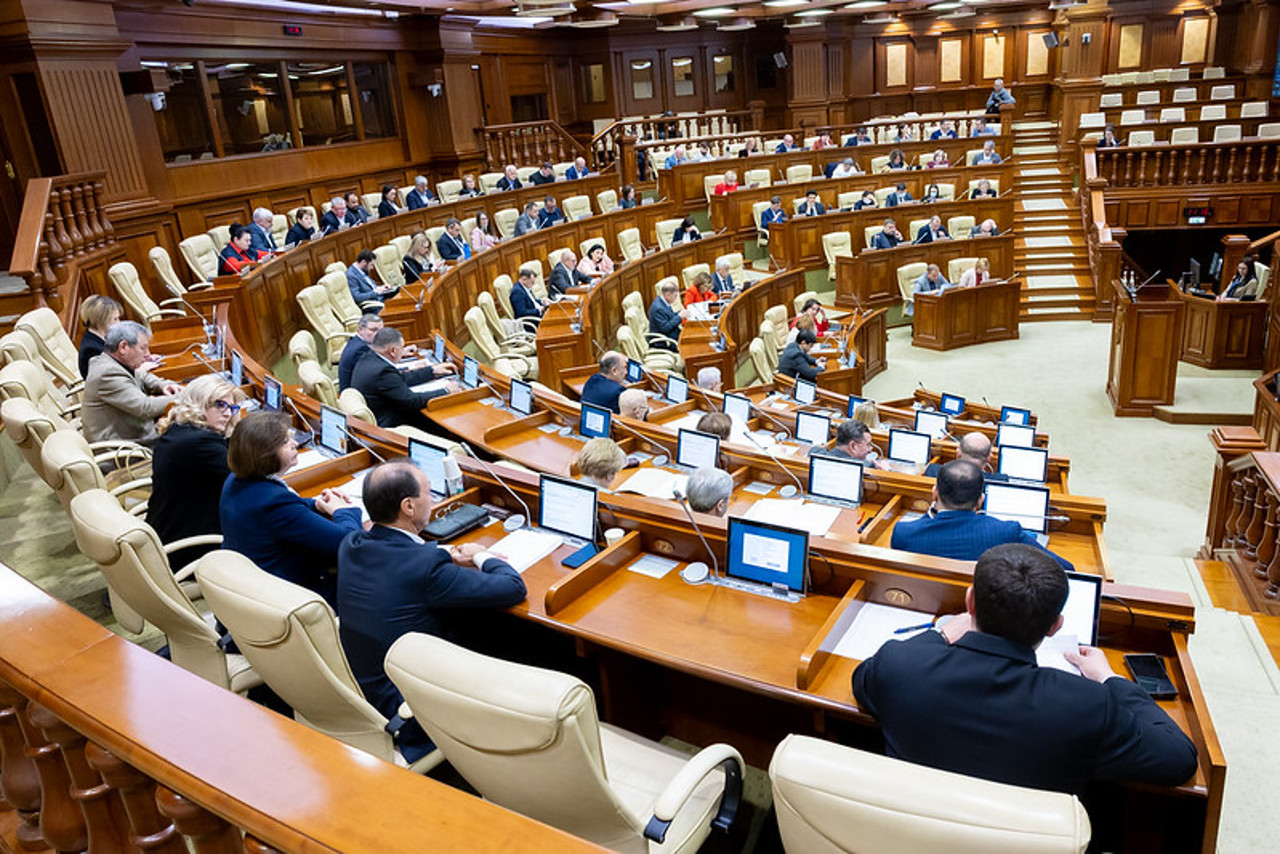 Majoritatea parlamentară speră că Evghenia Guțul nu va încerca să fugă din țară. Opoziția exclude un asemenea scenariu