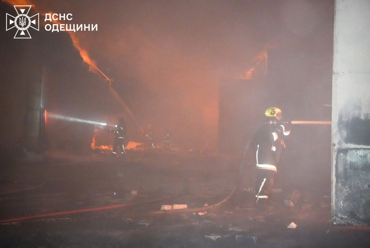 Sumî și Odesa, vizate de noi atacuri rusești: incendii masive și o persoană rănită