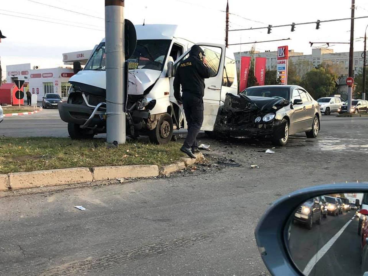 Хотя штрафы для водителей ужесточились и они рискуют лишиться прав, количество аварий на дорогах остается постоянным