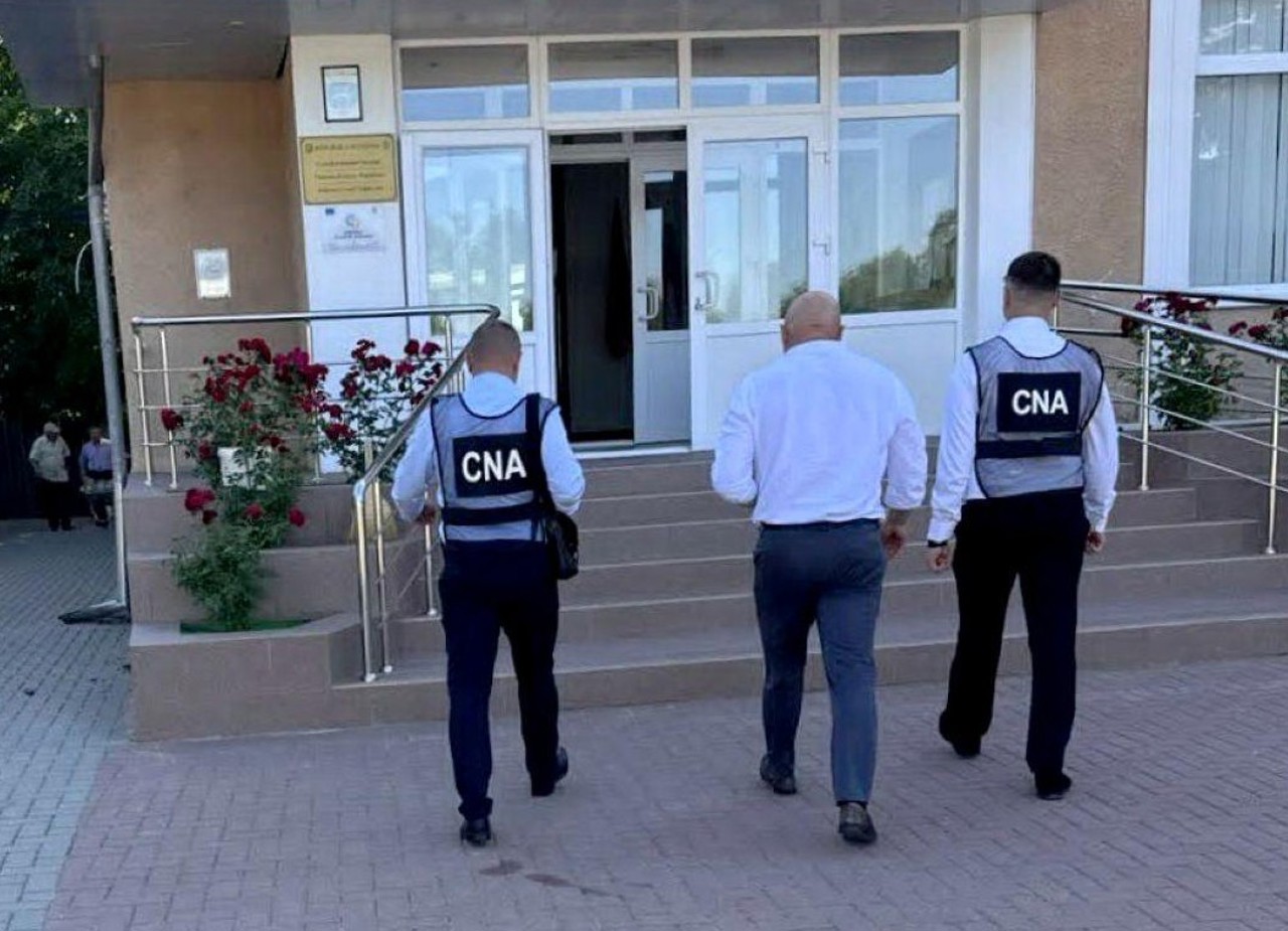 Președintele raionului Taraclia, anchetat pentru trucarea licitațiilor: Prejudicii de trei milioane de lei 