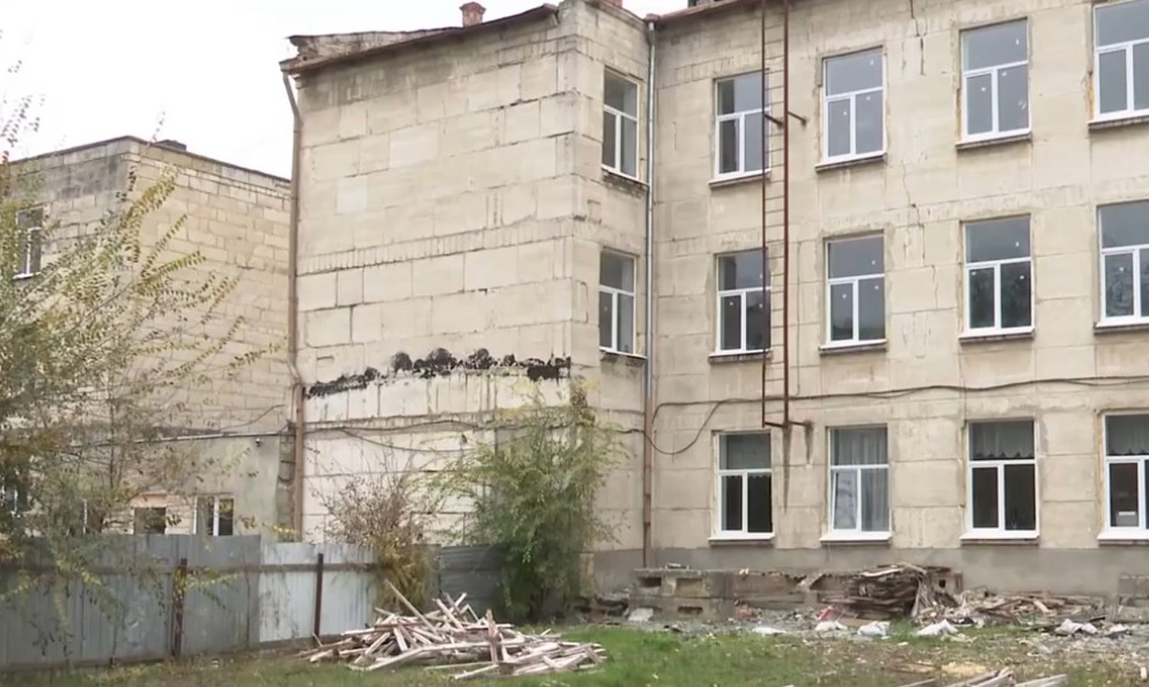 Șapte instituții din R. Moldova în care învață și copii ai refugiaților ucraineni, renovate cu bani din Cehia: vor plăti mai puțin pentru încălzire