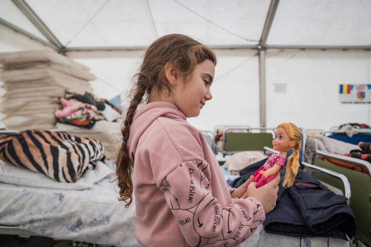 Ucrainenii continuă să fugă din calea războiului