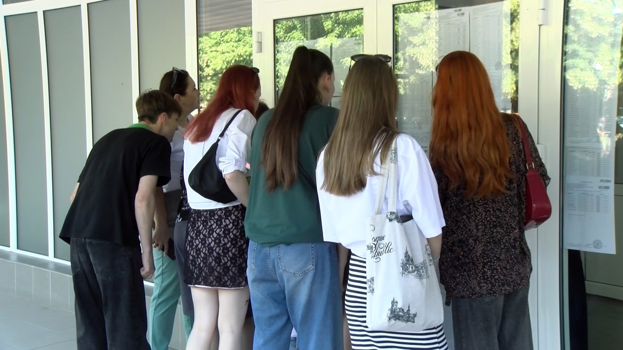 Первые итоги БАК-2025: Больше 70 учеников получили на экзаменах "10" по всем предметам