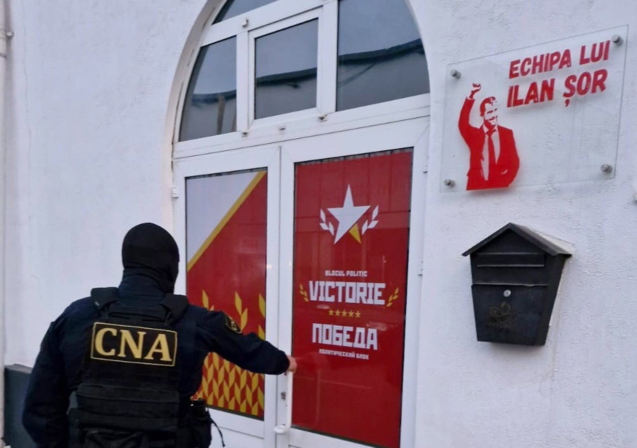 Raids in seven districts on cases of electoral bribery, at 12 members of the "Sor team"