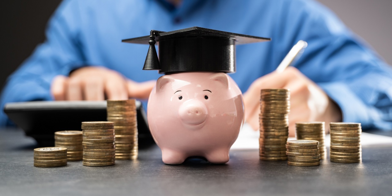 Cum să cheltuim inteligent de sărbători: sfaturi de la un trainer financiar