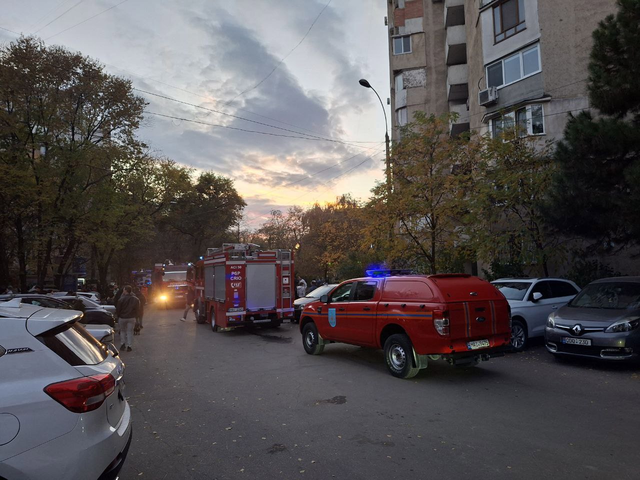 Explozie într-un bloc de locuințe din capitală: salvatorii au evacuat două persoane