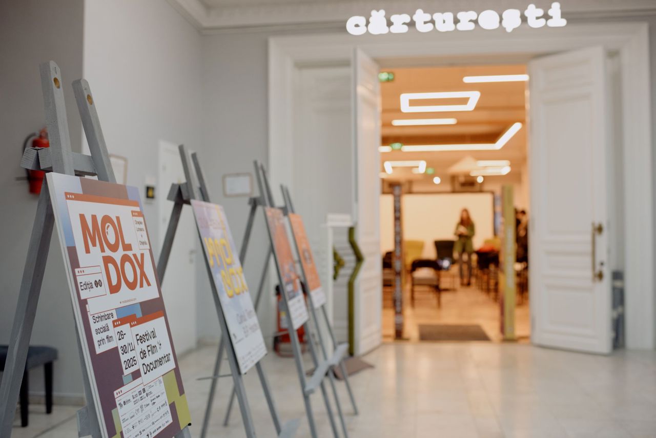 Festivalul de film documentar „Moldox” marchează 10 ani printr-o expoziție aniversară la Cărturești