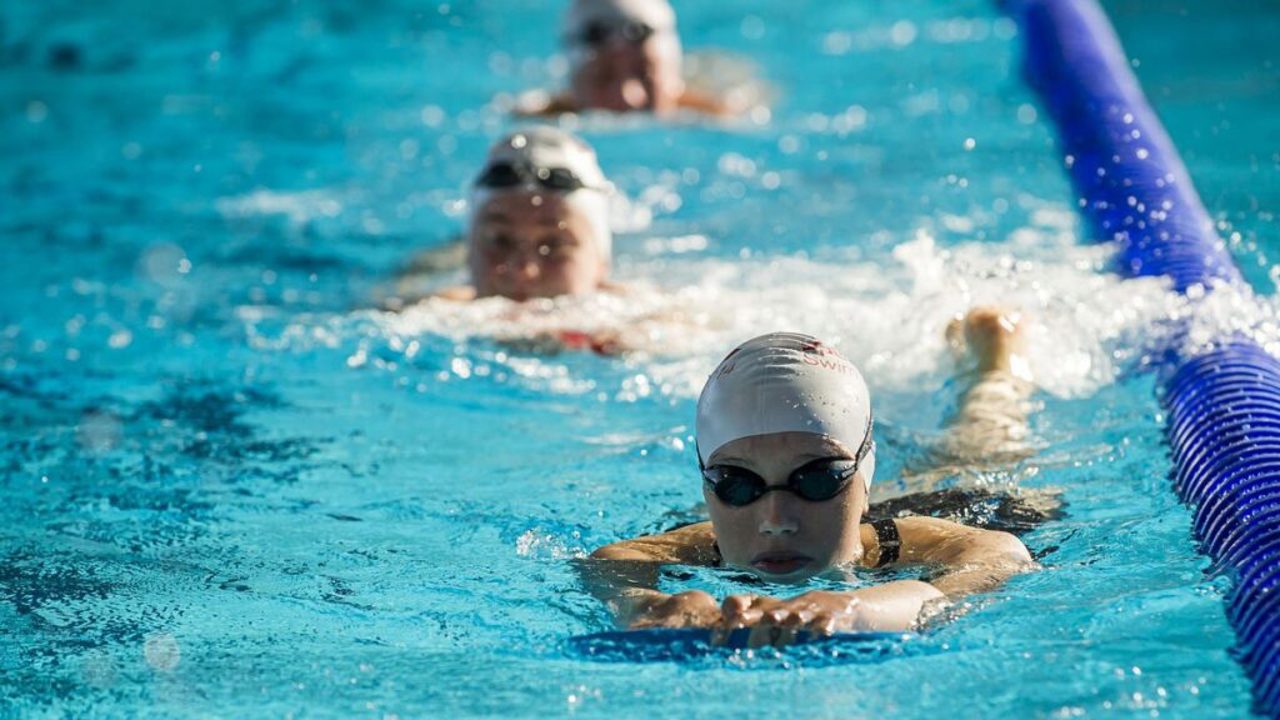 În perioada vacanței de vară, elevii școlii sportive din Comrat au cursuri gratuite de înot