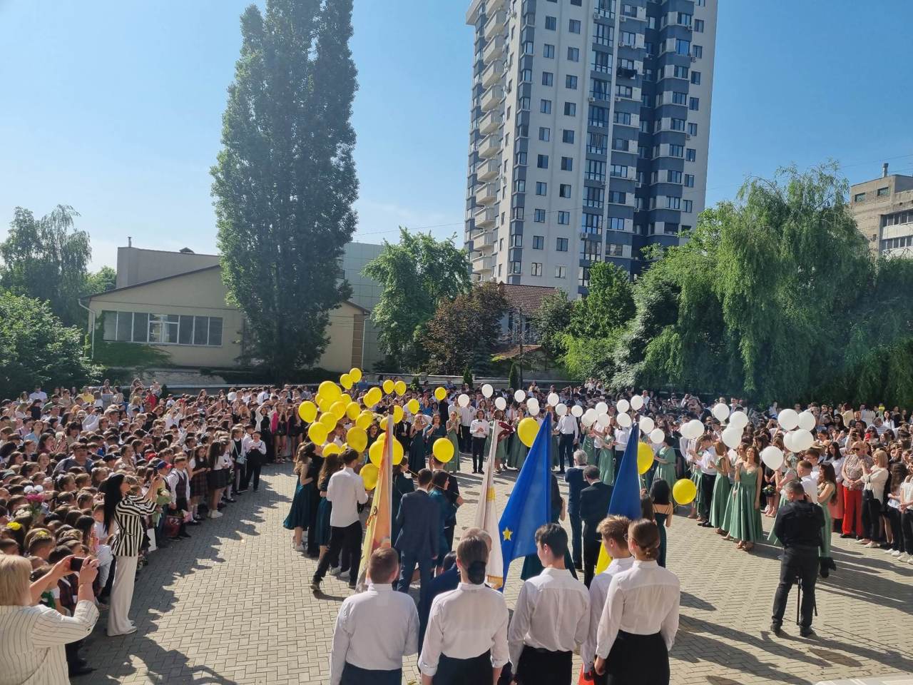 În Republica Moldova s-a încheiat anul școlar 2022-2023. Elevii spun că au avut și realizări și eșecuri, dar, în fond, sunt mândri de ei