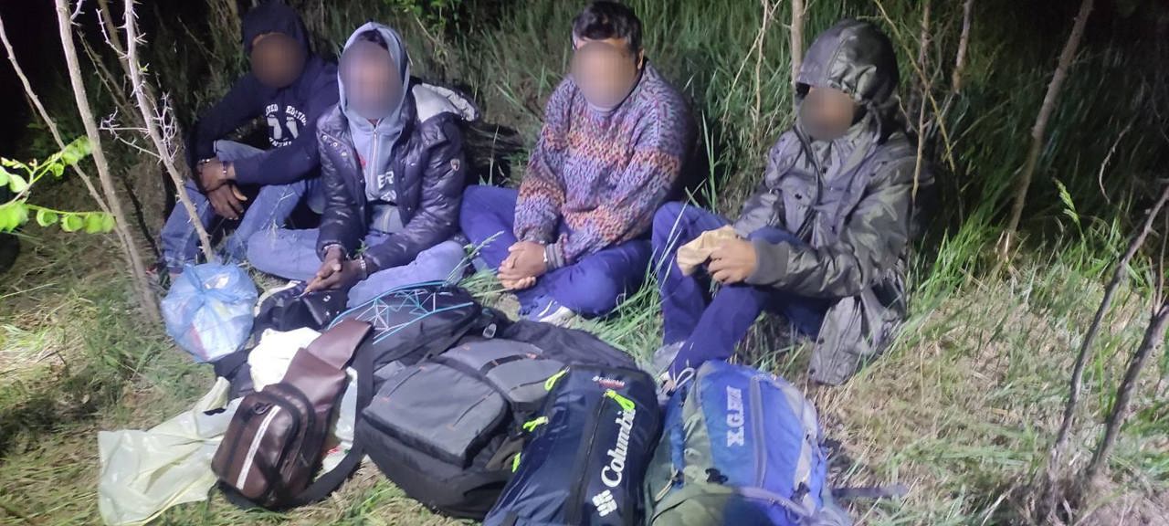 Border police dismantle illegal migration network