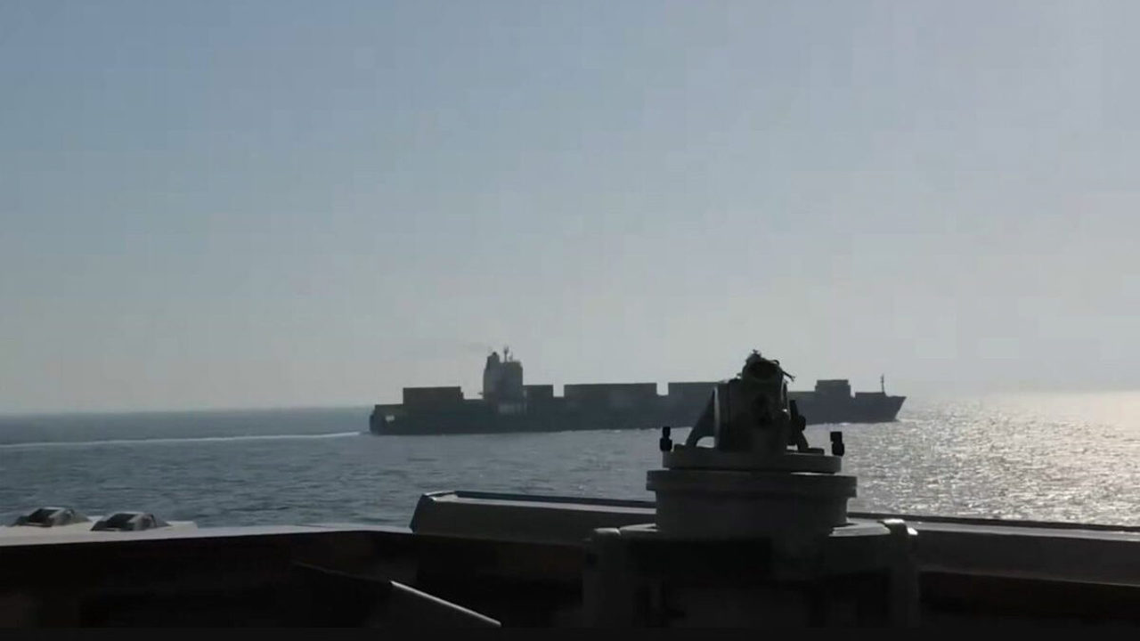 SUA au capturat o navă sub pavilion iranian. Drept răspuns, Iranul a atacat nave americane