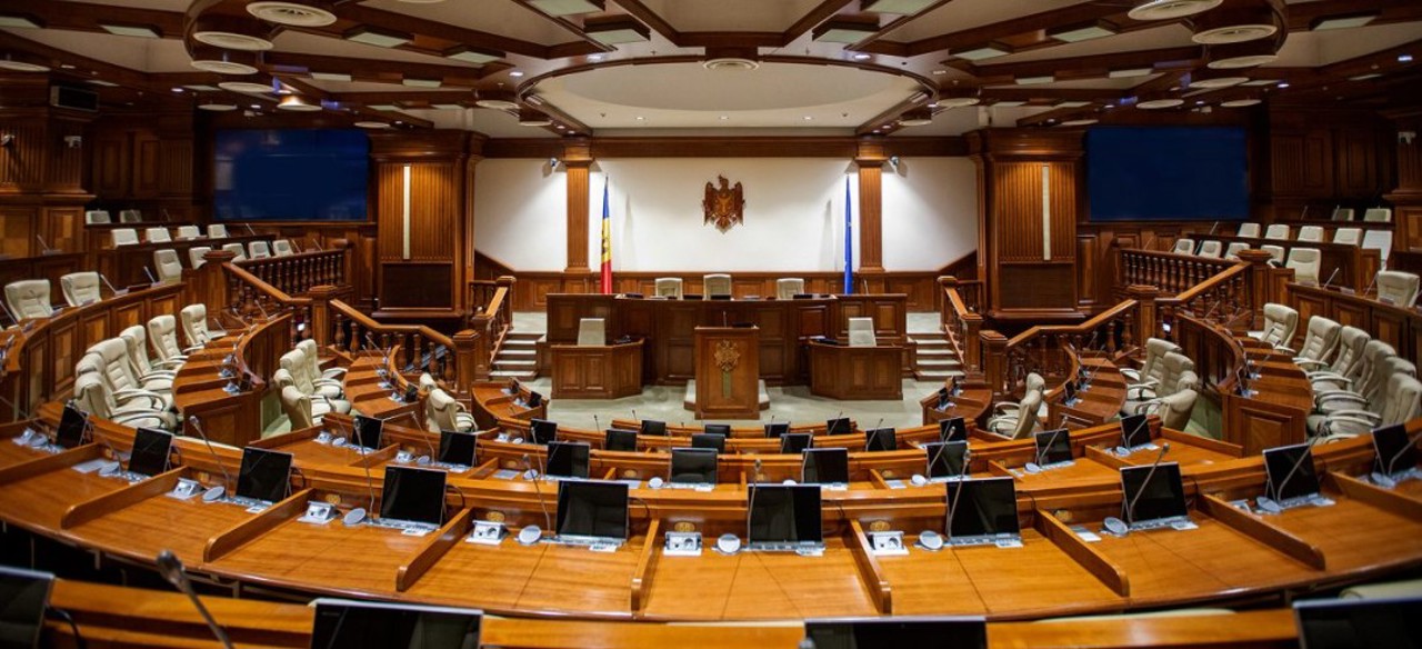 Sesiune specială la Parlament: Noii judecători de la Curtea Constituțională vor depune jurământul pe 17 august