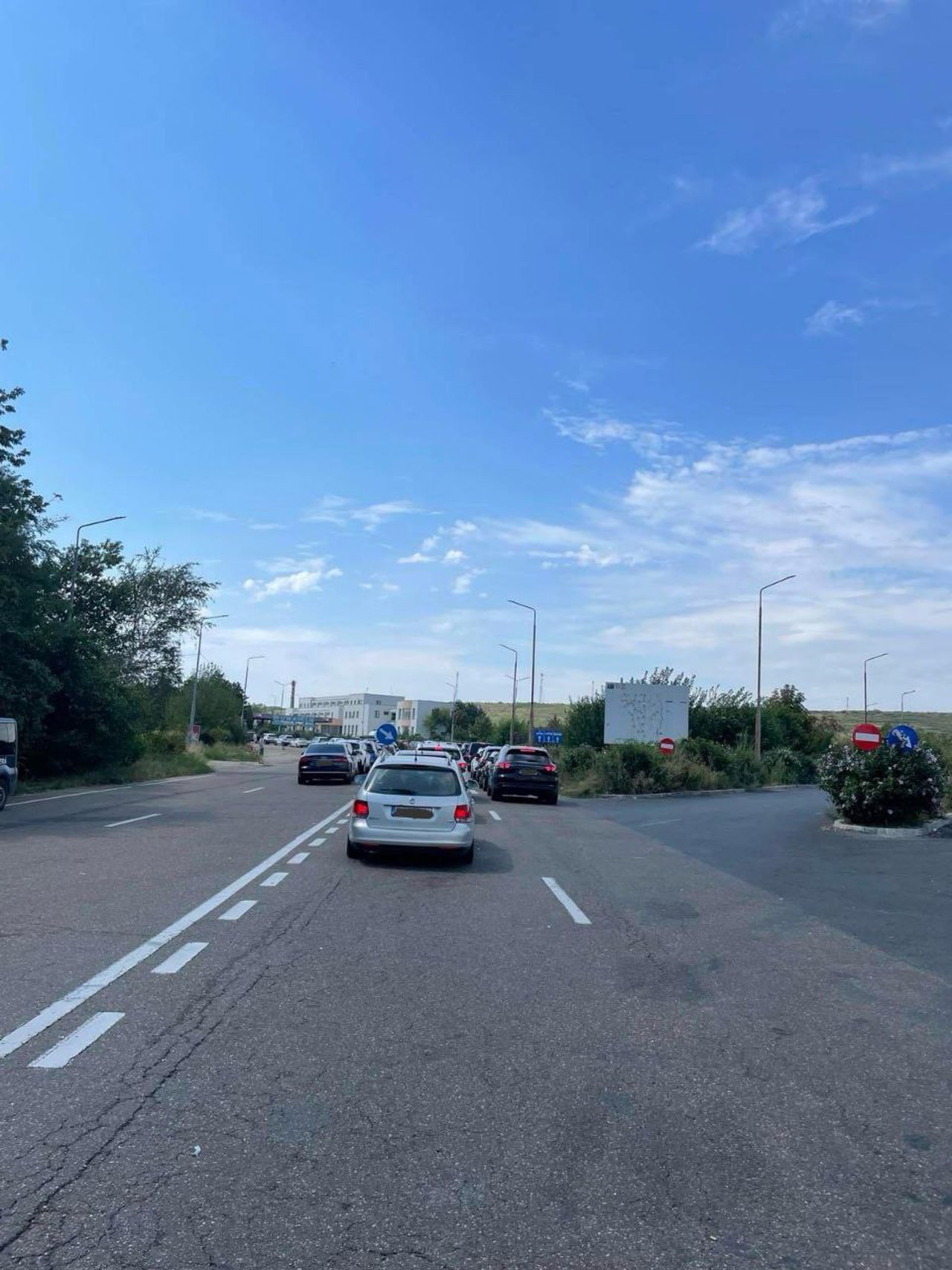 Скопление машин на КПП Леушены-Албица: путешественников перенаправляют на свободные пункты пропуска