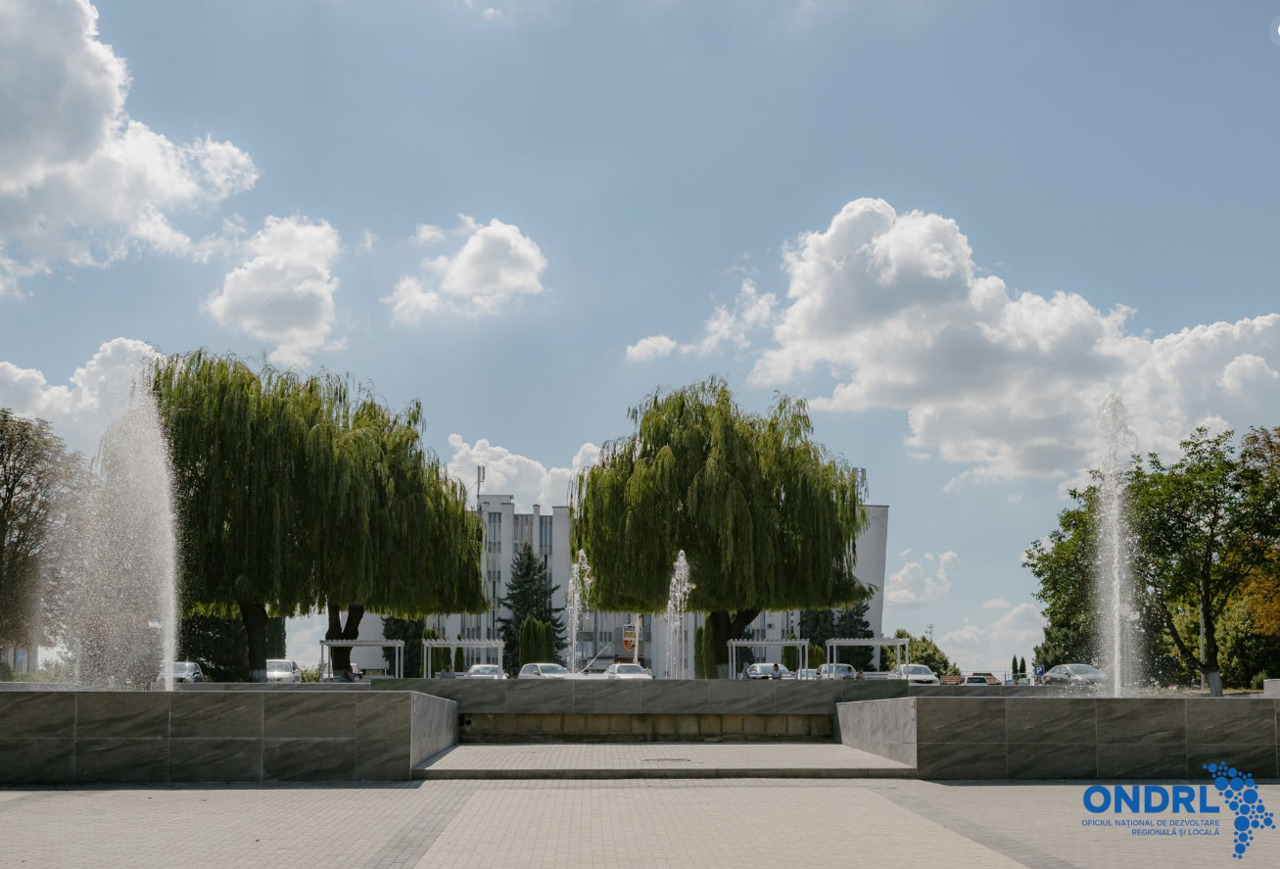 Parc public modernizat la Ocnița prin Programul „Satul European”: Investiția depășește trei milioane de lei