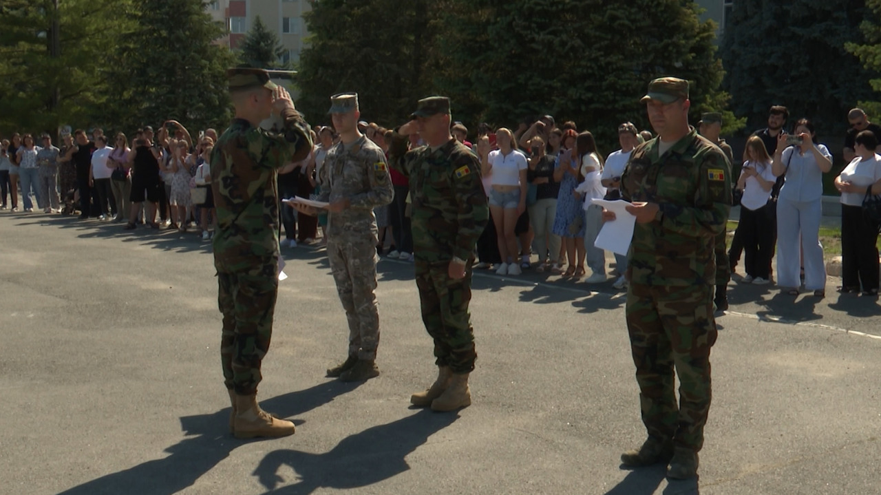 După un an în uniformă, 128 de soldați trec în rezerva Forțelor Armate