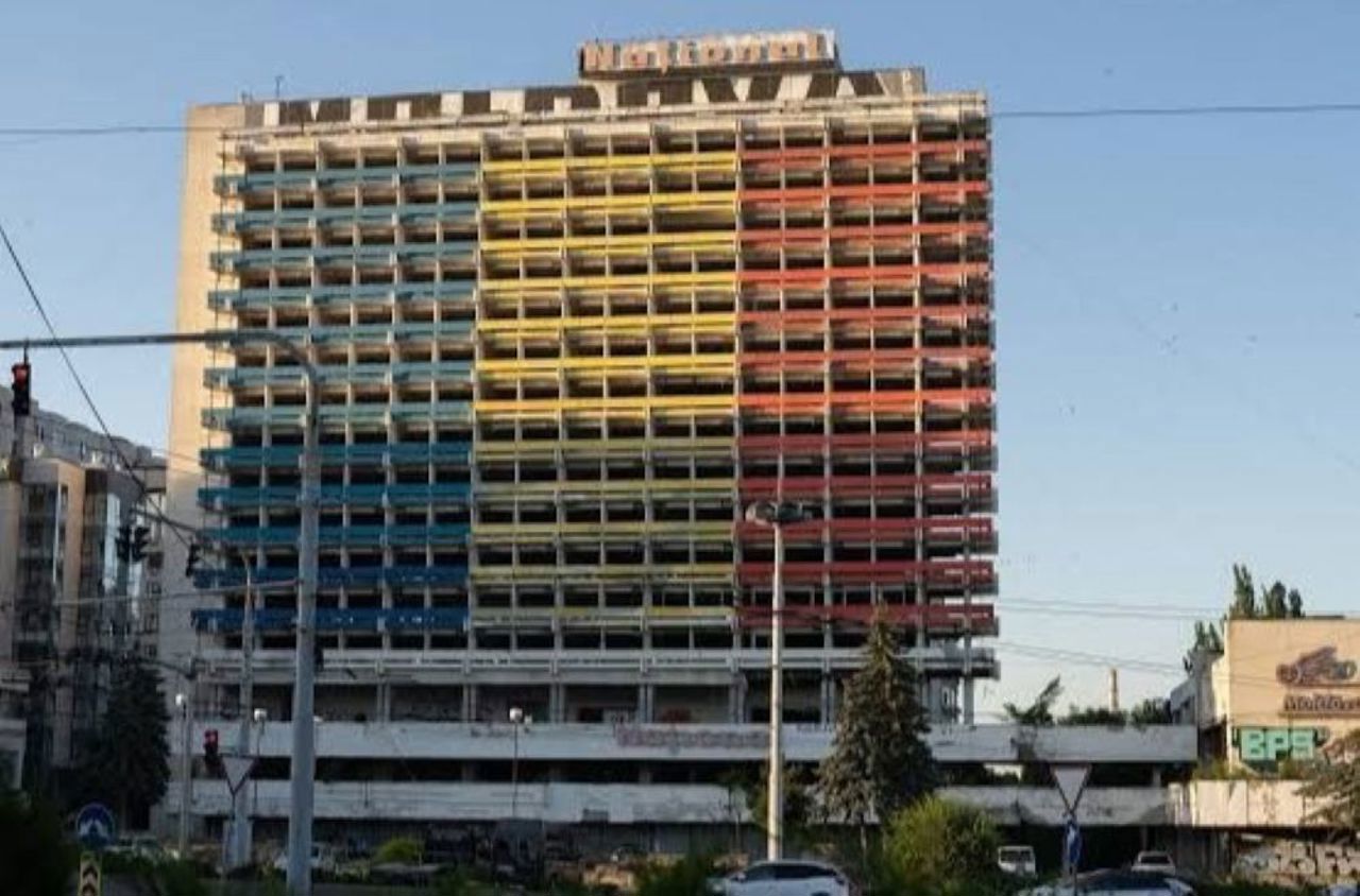 Primăria capitalei va împrejmui clădirea fostului Hotel Național: costurile vor fi evaluate și transmise proprietarului