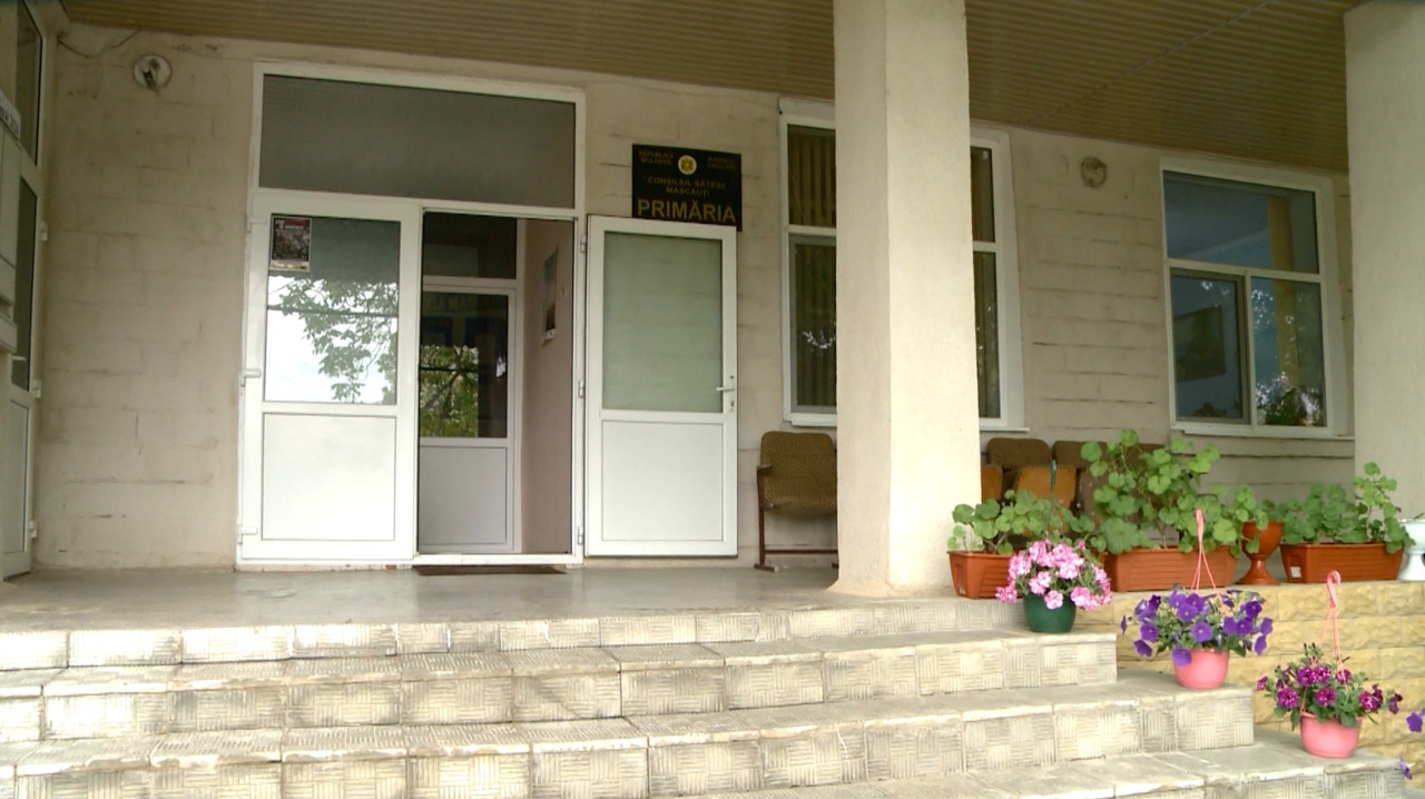 Așteptări mari înainte de alegeri la Mășcăuți: Localnicii cer drumuri și locuri de muncă