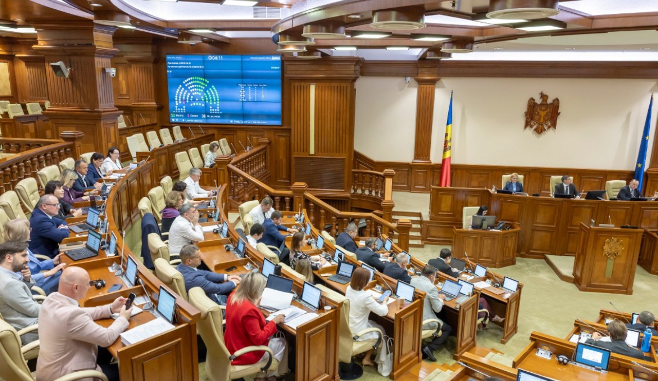 Peste nouă zile de muncă nonstop în plen: Fracțiunea PAS a elaborat în 2026 cele mai multe proiecte de legi, „Alternativa” - cele mai puține