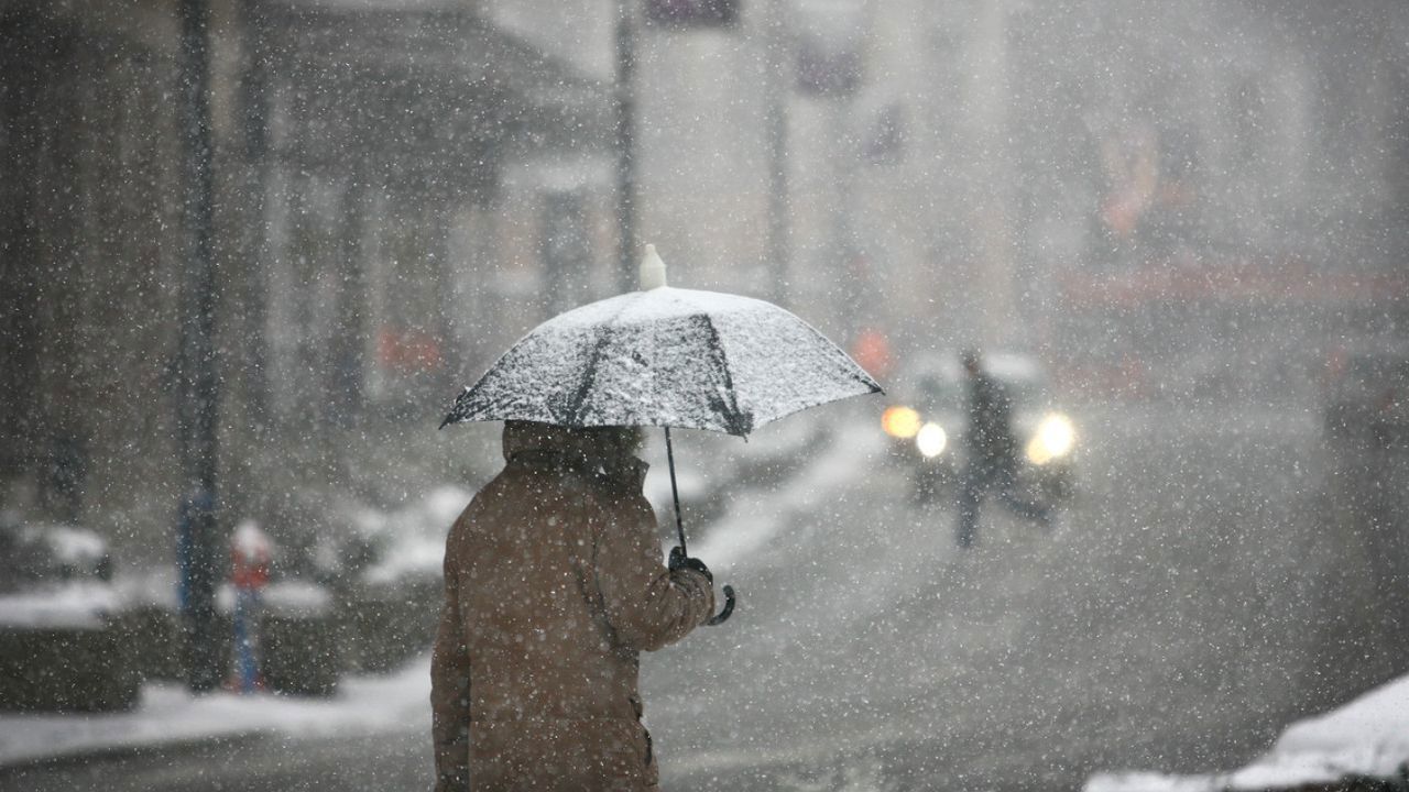 METEO // Cer noros și ninsori. Câte grade se vor înregistra sâmbătă