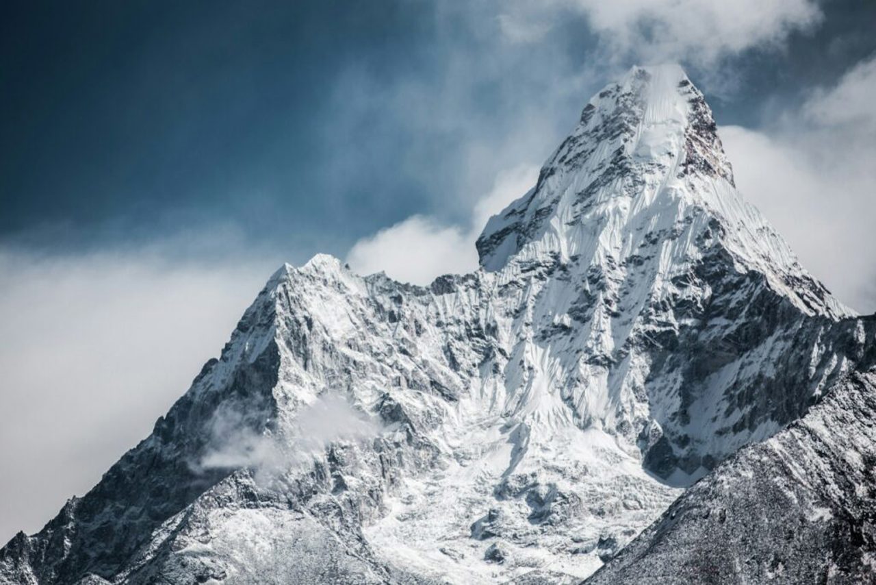 Tragedie pe Everest: un alpinist român și-a pierdut viața
