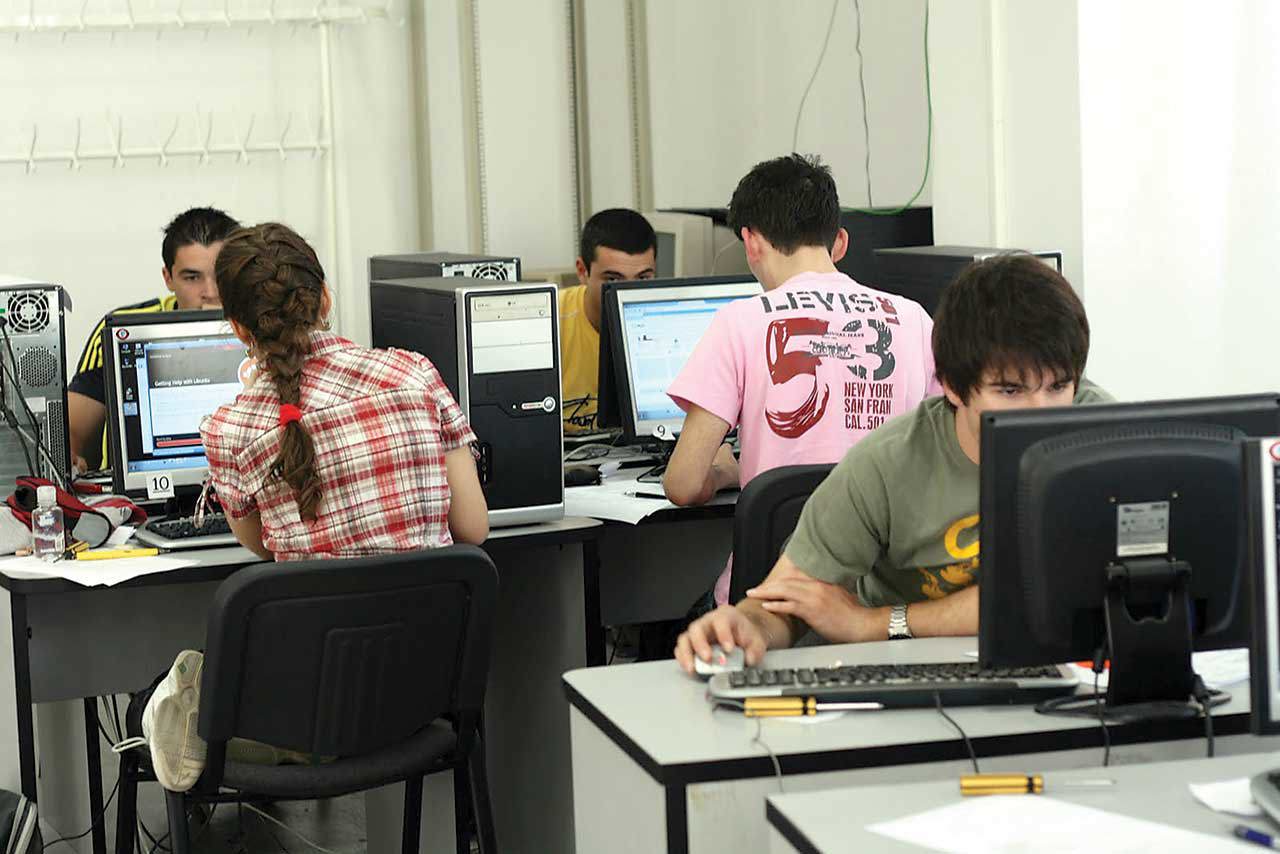 AI schimbă școala: Profesori din România și R. Moldova, reuniți la Chișinău pentru experiențe adaptate noilor tehnologii 