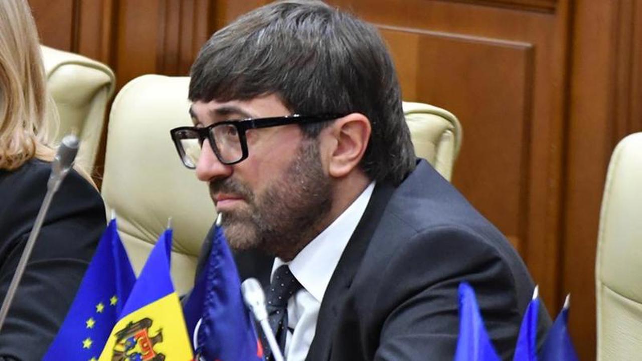 „A manipulat brățara de la picior pentru a bloca semnalul de monitorizare”. PA solicită arest preventiv pentru Vladimir Andronachi 