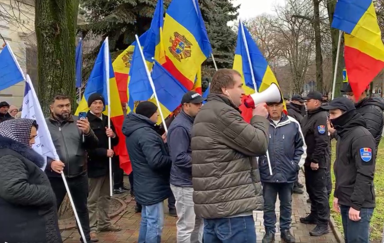 Воскресенье и протест в Кишинёве. Сторонники PACE пикетировали здания посольства США, Представительства ЕС и ПДС