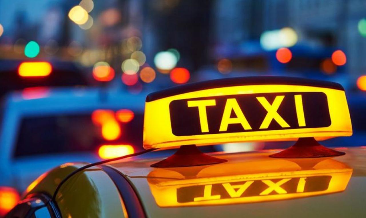 Șoferii de taxi trec la regimul general de impozitare, anunță Serviciul Fiscal de Stat