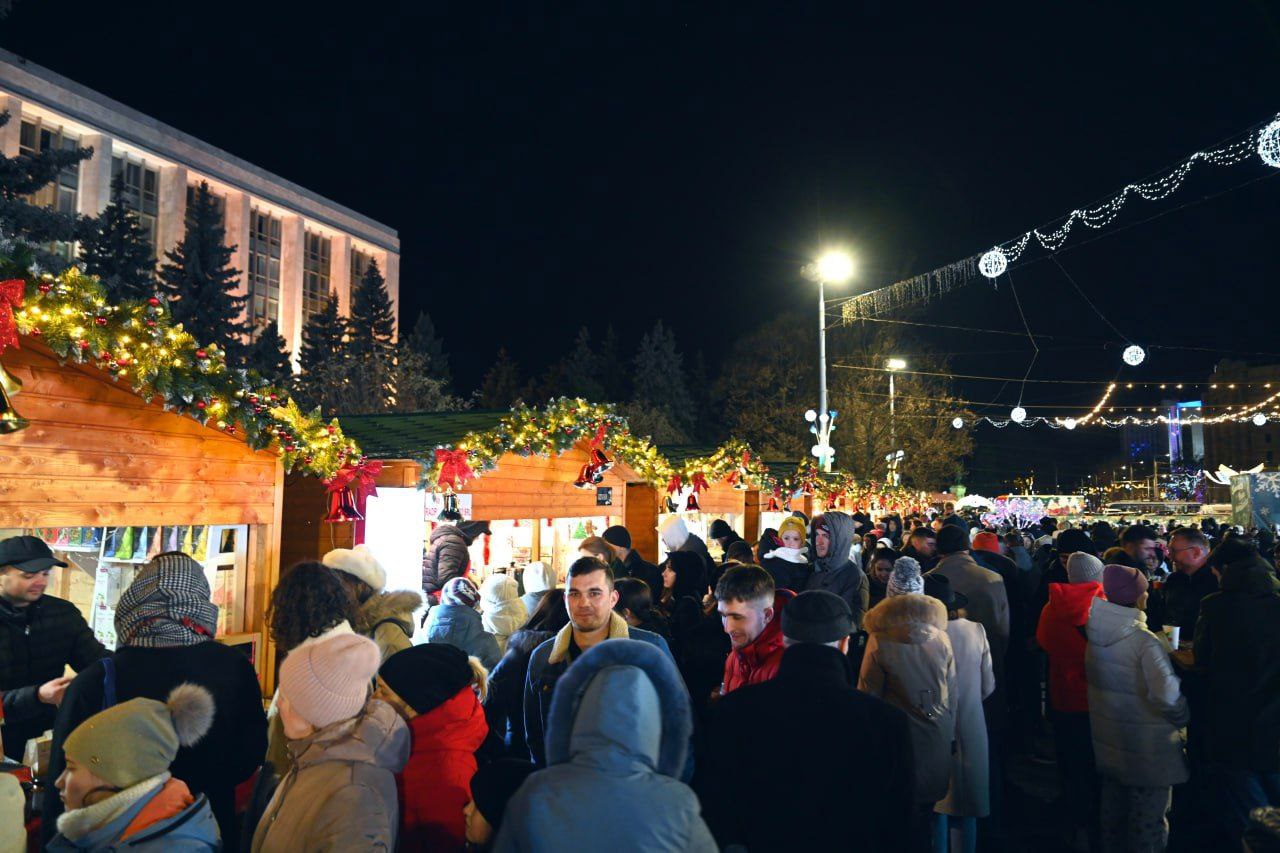 Ce își doresc moldovenii în 2024: „Sănătate și pace, lucrurile materiale sunt pe plan secund” 