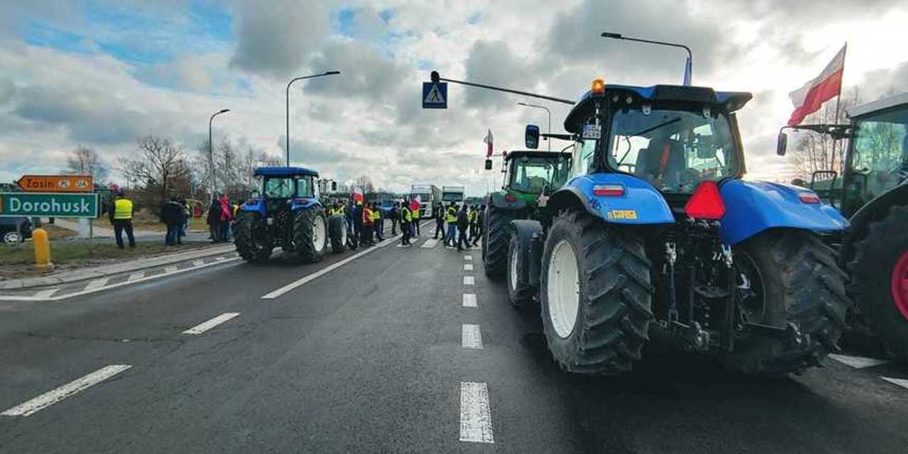 Fermierii polonezi reiau protestul la granița cu Ucraina