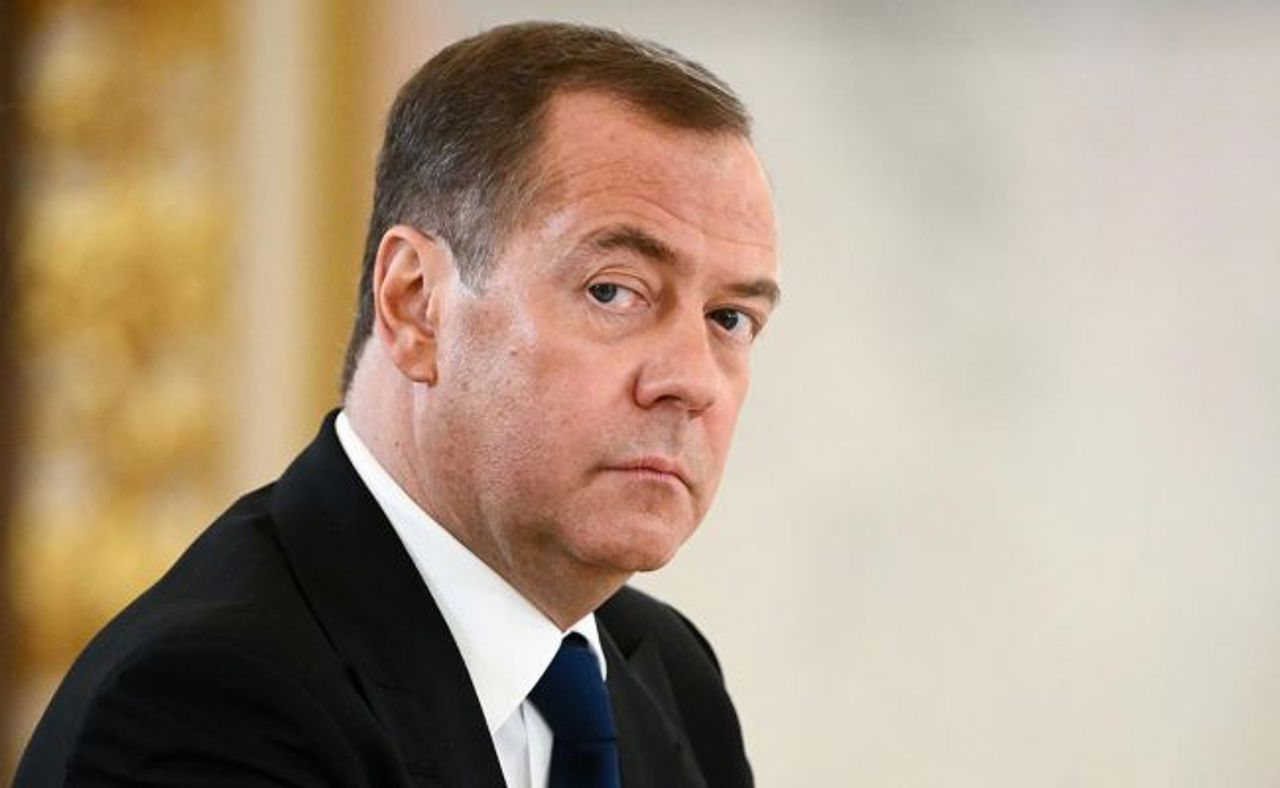 Incidentele cu drone din Europa: Medvedev ironizează și lansează ipoteze privind proveniența lor