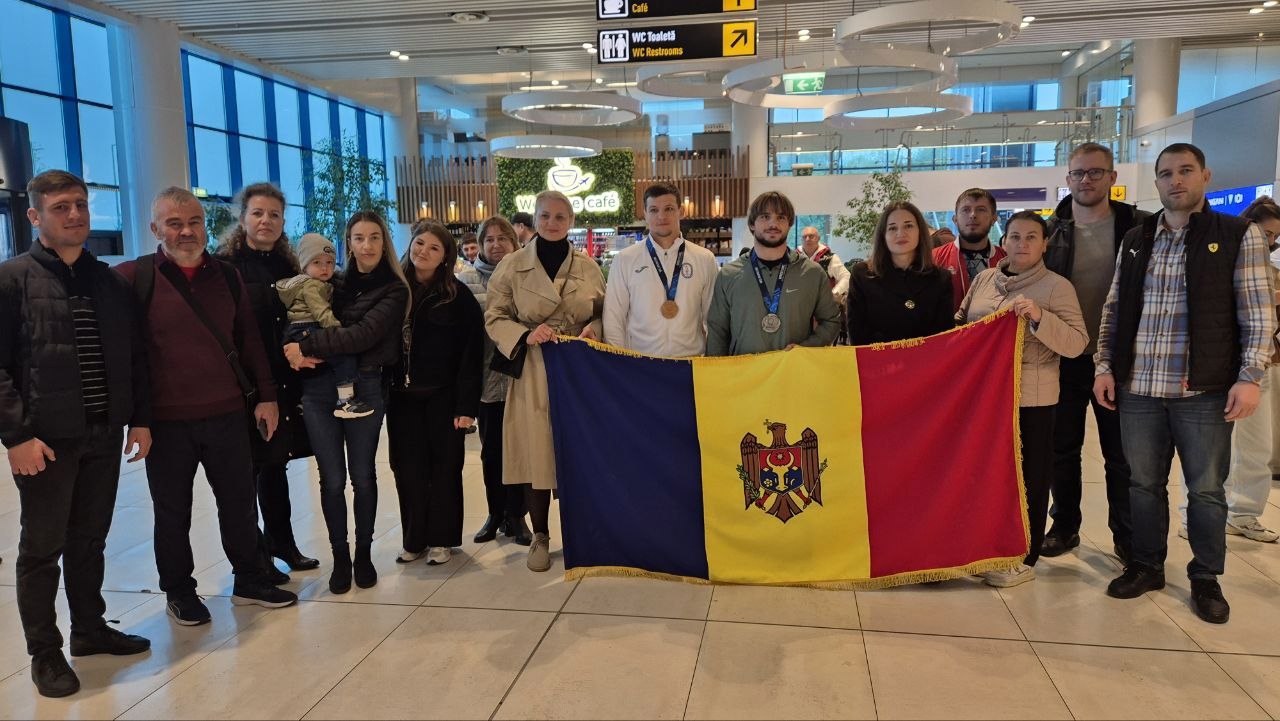 Alexandrin Guțu și Mihai Bradu au adus acasă medaliile cucerite la Campionatele Mondiale de lupte, cea mai importantă competiție a anului