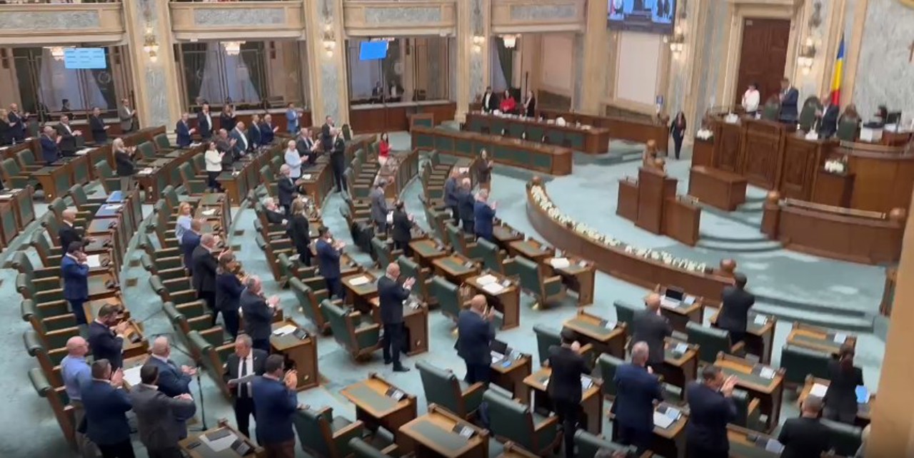 Standing ovation in Romanian Parliament for Moldova